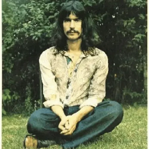 Boudewijn de Groot met lang haar en snor, vind zijn Nederlandse luisterlied vinyl platen en singles