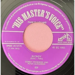 De originele 7-inch vinyl hoes van Conny Froboess en Peter Alexander met de single 'Verliebt, Verlobt, Verheiratet', uitgebracht in 1963 in Nederland, kant-b